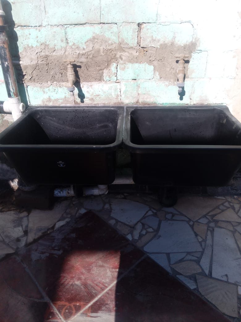 Double wash trough installation against a block wall